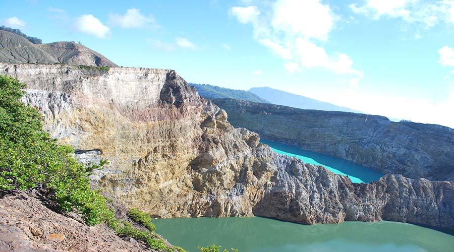 kelimutu three color lake